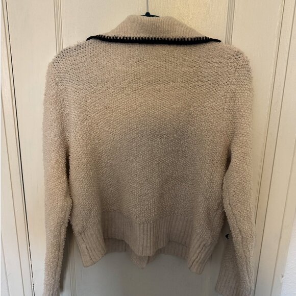Cream and black collared sweater with gold buttons - Picture 2 of 3